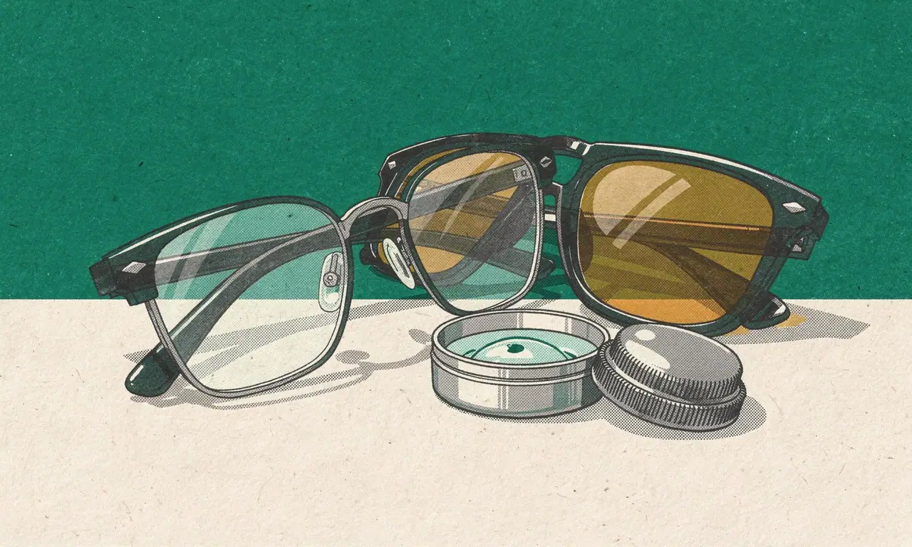 Risoprint van een bril, zonnebril met amberkleurige glazen en een open lenzendoosje met contactlens