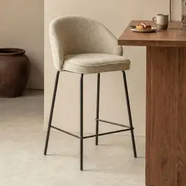 Barkruk met ronde rugleuning bij LUMZ