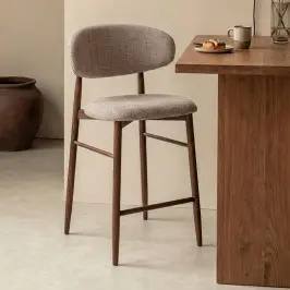 Barkruk met rugleuning walnoot beige bij LUMZ