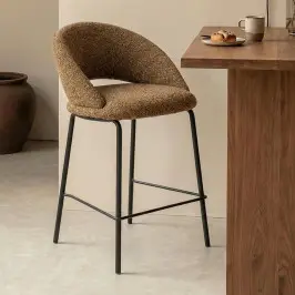 Barkruk met zwart onderstel bij LUMZ