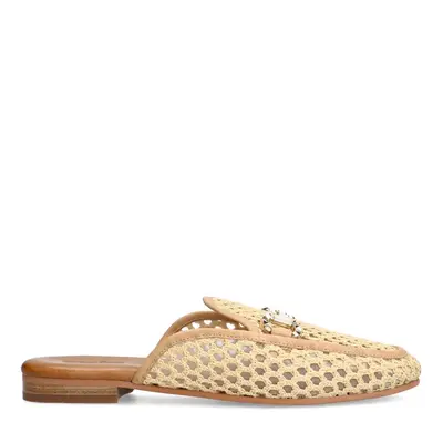 Beige slip on loafers met goudkleurige chain bij Sacha