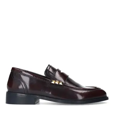 Bordeaux leren loafers met studs bij Sacha