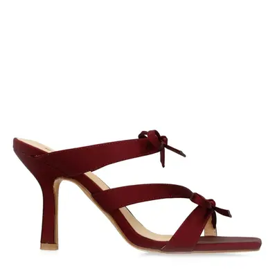 Bordeaux rode sandalen met hak en strikjes bij Sacha
