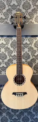 Bromo BAT-8E Tahomo Series Mini Jumbo Bass Guitar bij Rock City Guitar Shop