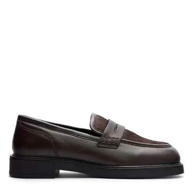 Bruine leren loafers met pony hair bij Sacha