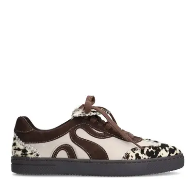 Bruine suède cow print sneakers bij Sacha