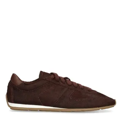 Burgundy pony hair sneakers bij Sacha