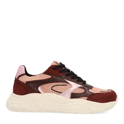 Burgundy sneakers bij Sacha