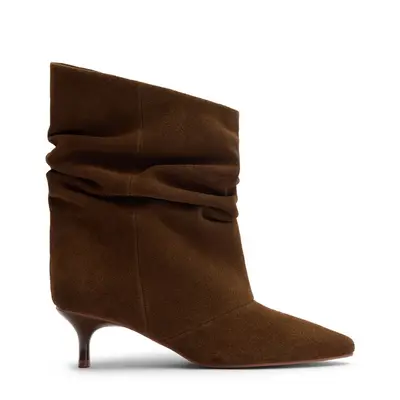 Cognac suède slouchy enkellaarsjes met hak bij Sacha