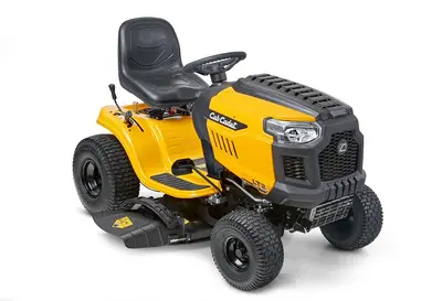 Cub Cadet zitmaaier LT2 NS92 bij Lozeman Tuinmachines