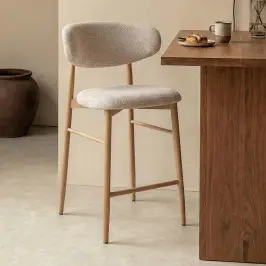 Eiken barkruk met creme stof bij LUMZ
