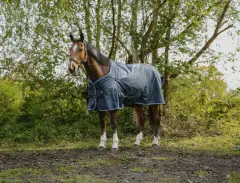 Ekkia Riding world outdoor deken 1200D 50gr - marine blauw bij Reinders Ruitersport