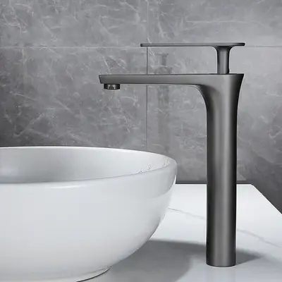 Elegante wastafel mengkraan gun metal hoog model bij Badkranenwinkel