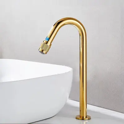 Goudkleurige koudwater fonteinkraan bij Badkranenwinkel