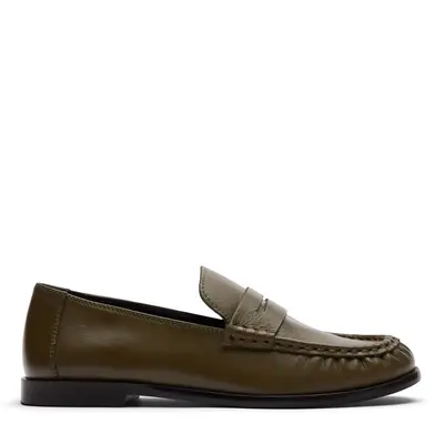 Groene leren loafers bij Sacha