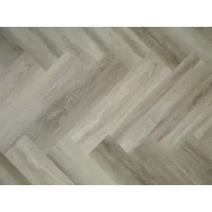 Hamat 4012 Pure Identity 904 Dryback Visgraat PVC vloer - 2.5/0.55 x 152.4 x 609.6mm - 3.34m2 bij Kwaliteitparket