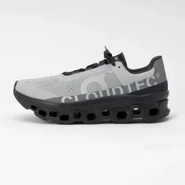 Hardloopschoen On Running Men Cloudmonster Glacier Black bij Sneaker District