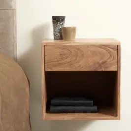 Houten nachtkastje hangend bij LUMZ