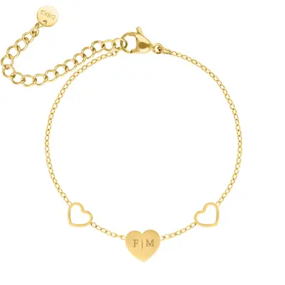 Initial armband with triple love goudkleurig bij DRKS
