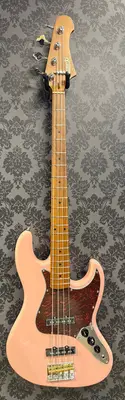 JET JJB-300 PK J Bass Shell Pink bij Rock City Guitar Shop