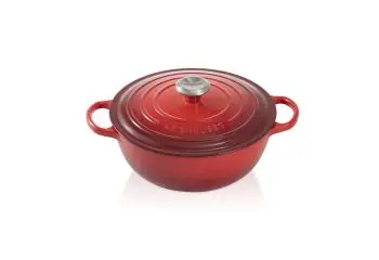 Le Creuset Braadpan Marmite 26 cm Kersenrood *Licht beschadigd bij Kookshop de Pepermolen