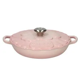 Le Creuset - Signature Campagnard Braadpan Bloesem 26 cm Shell Pink bij Kookgigant