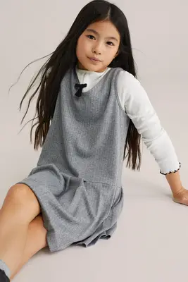 Meisjes jurk met krijtstreep bij WE Fashion