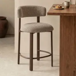 Moderne barkruk met grove stof bij LUMZ