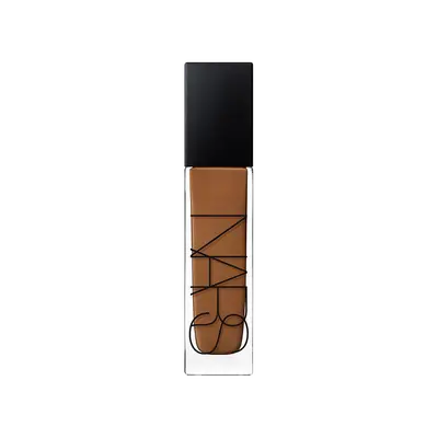 Natural Radiant Longwear Foundation bij Skins Cosmetics