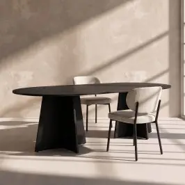 Ovale eettafel met kruisvoet bij LUMZ