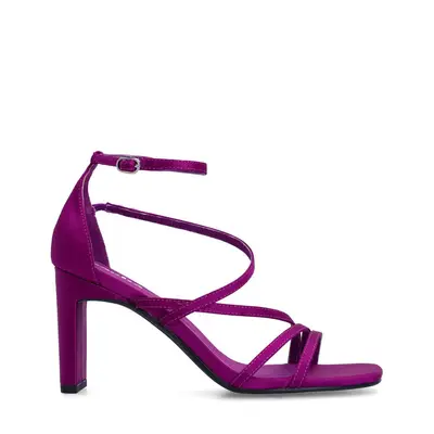 Paarse sandalen met hak bij Sacha