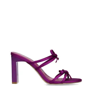 Paarse sandalen met hak en strikjes bij Sacha