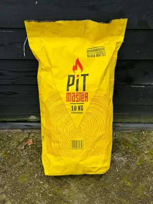Pitmaster Houtskool Black Wattle ( Fsc 100 % ) 10 kilo bij Barbecueplein