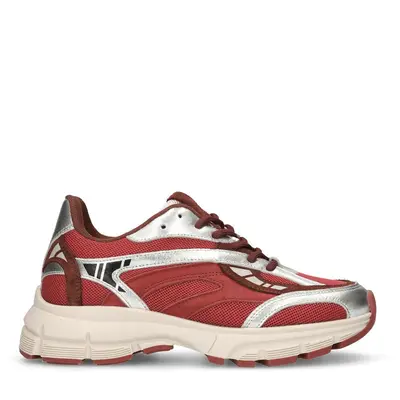 Rode sneakers met zilveren metallic details bij Sacha