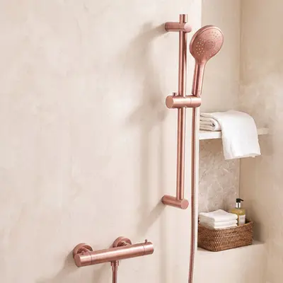 Saniclear Copper doucheset geborsteld koper met thermostatische kraan, 2 standen handdouche en glijstang bij Sanitairkamer