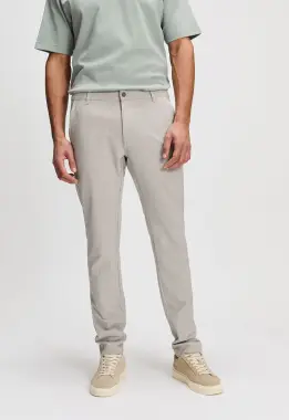 Silvercreek Bench Structure Chino bij OPEN32