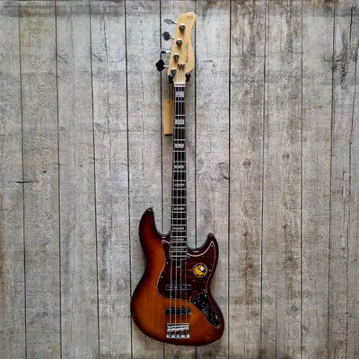 Sire Marcus Miller V7 A4 Tobacco Sunburst actieve basgitaar bij Gooise-Gitaren