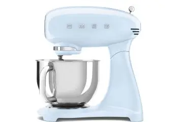 SMEG Keukenmachine Pastelblauw SMF03 bij Kookshop de Pepermolen