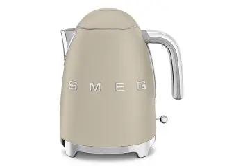 SMEG WATERKOKER 1,7LTR MOONLIGHT bij Kookshop de Pepermolen