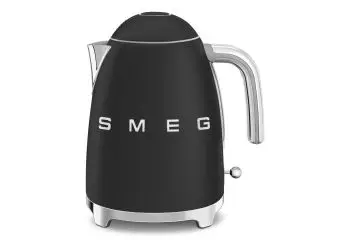 SMEG Waterkoker Mat Zwart 1,7ltr bij Kookshop de Pepermolen