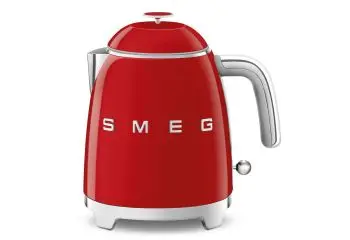 SMEG Waterkoker Mini Rood 0,8ltr bij Kookshop de Pepermolen