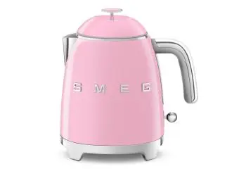 SMEG Waterkoker Mini Roze 0,8ltr bij Kookshop de Pepermolen