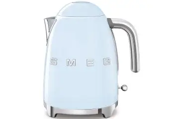 SMEG Waterkoker Pastelblauw 1,7ltr bij Kookshop de Pepermolen