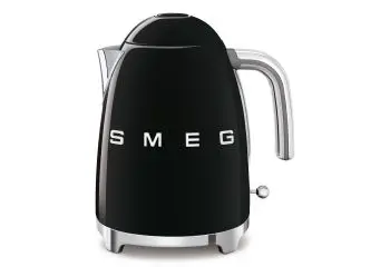 SMEG Waterkoker Zwart 1,7ltr bij Kookshop de Pepermolen
