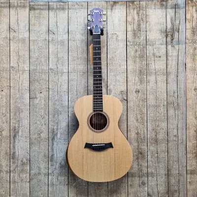 Taylor Academy 12e semi akoestische gitaar bij Gooise-Gitaren