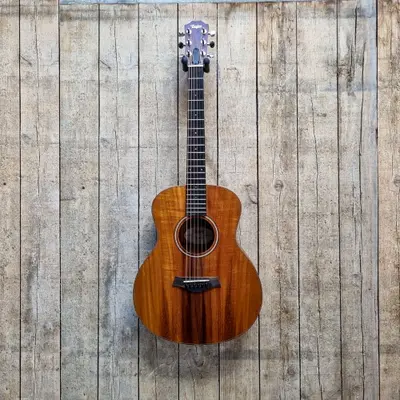 Taylor GS Mini-e Koa bij Gooise-Gitaren