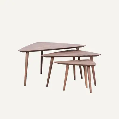 Tomrer Salontafel Driehoek | Walnoot bij Sav & Okse