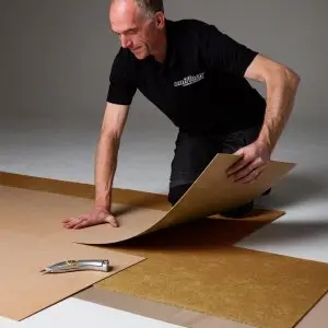 Unifloor Easylevel 7 mm Egaliserende ondervloer - voor PVC klik, PVC Loose lay, Verend vinyl, Tapijttegels voor houten draagvloeren - 10dB NSG Zandcement dekvloer - 560 x 790 mm - 5.31 m2 bij Kwaliteitparket