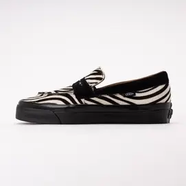 Vans Unisex LX Loafer 53 Zebra bij Sneaker District