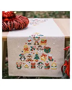 Vervaco borduurpakket tafelloper boom vol kleine kerst wonderen PN-0233644 voorbedrukt bij C.R. Couture